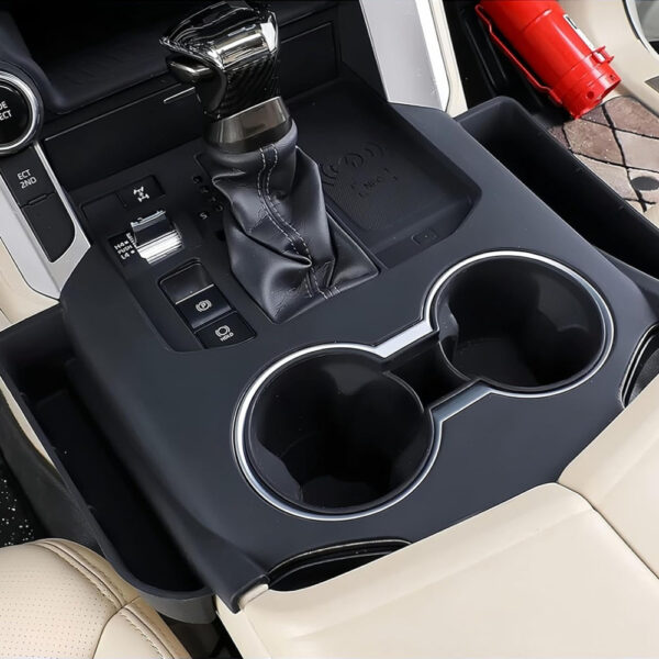 ⁦قطعة واحدة من صندوق تخزين وحدة التحكم المركزية للسيارة من السيليكون لسيارة Toyota Land Cruiser (2022-2024)، منظم لوحة القيادة لشق المقعد والعملة المعدنية والبطاقة والهاتف - ملحق⁩ - الصورة ⁦3⁩